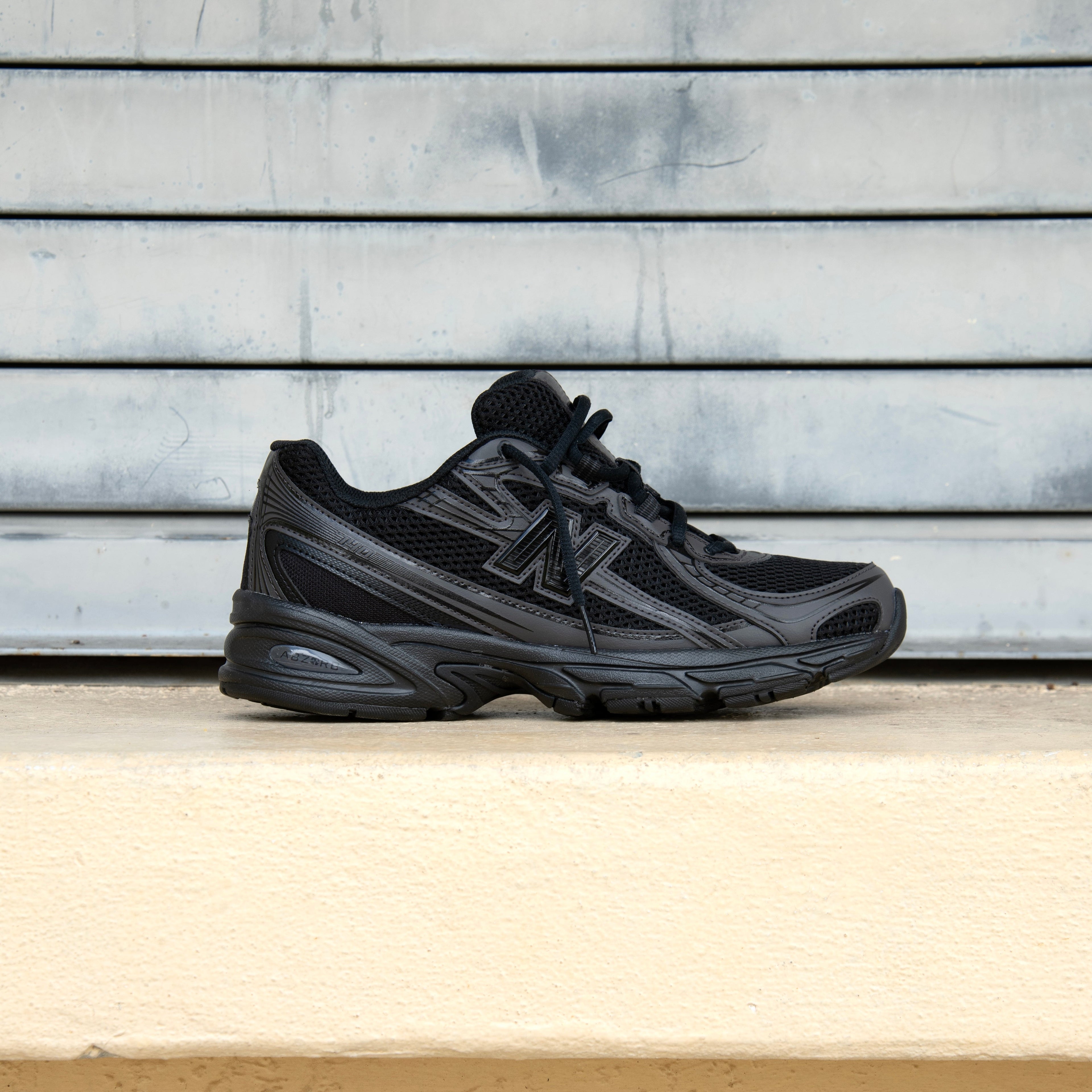 Mens New Balance 740 (Black/Black) - U740B02