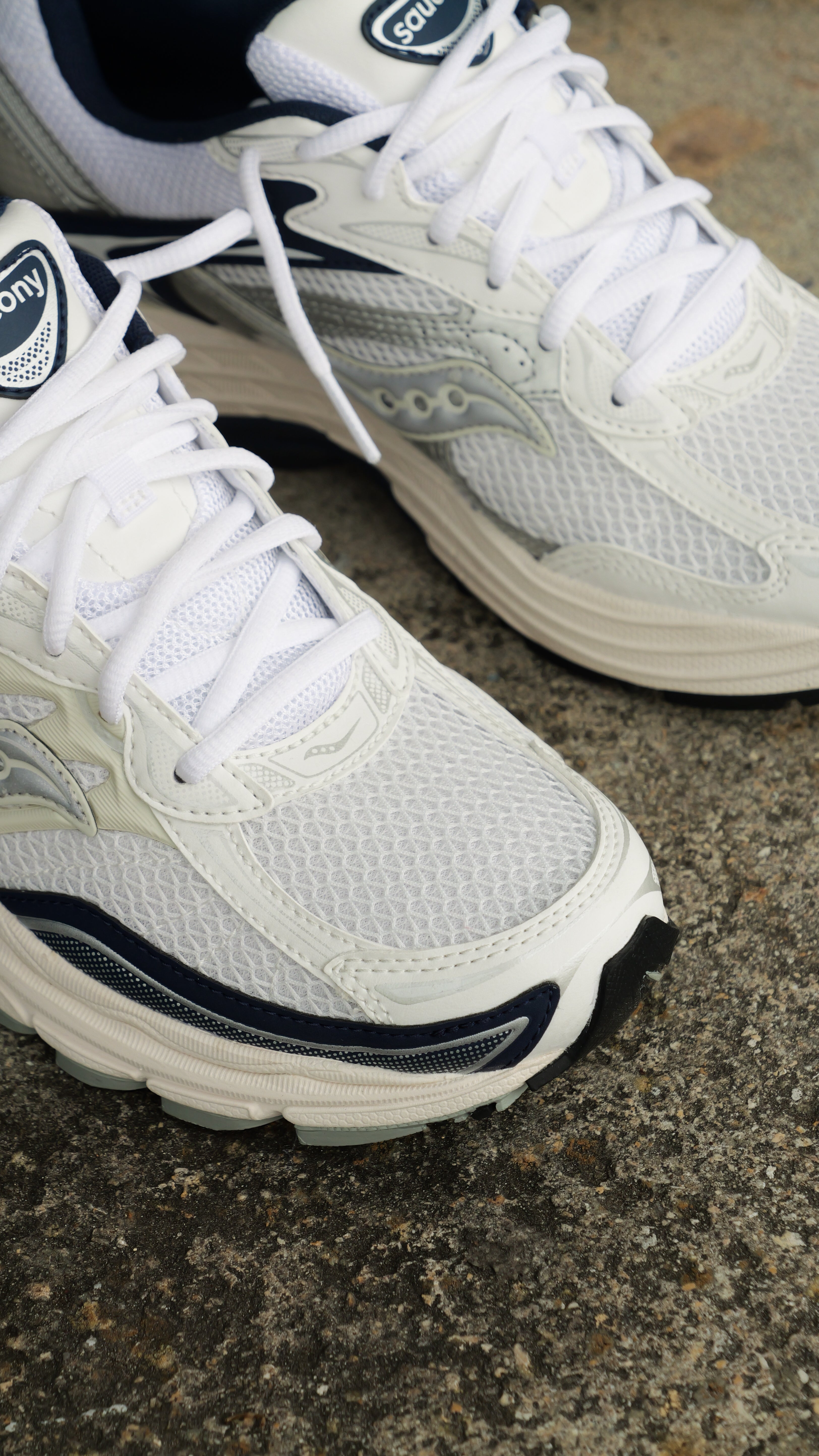 Mens Saucony ProGrid Omni 9 (White/Navy)