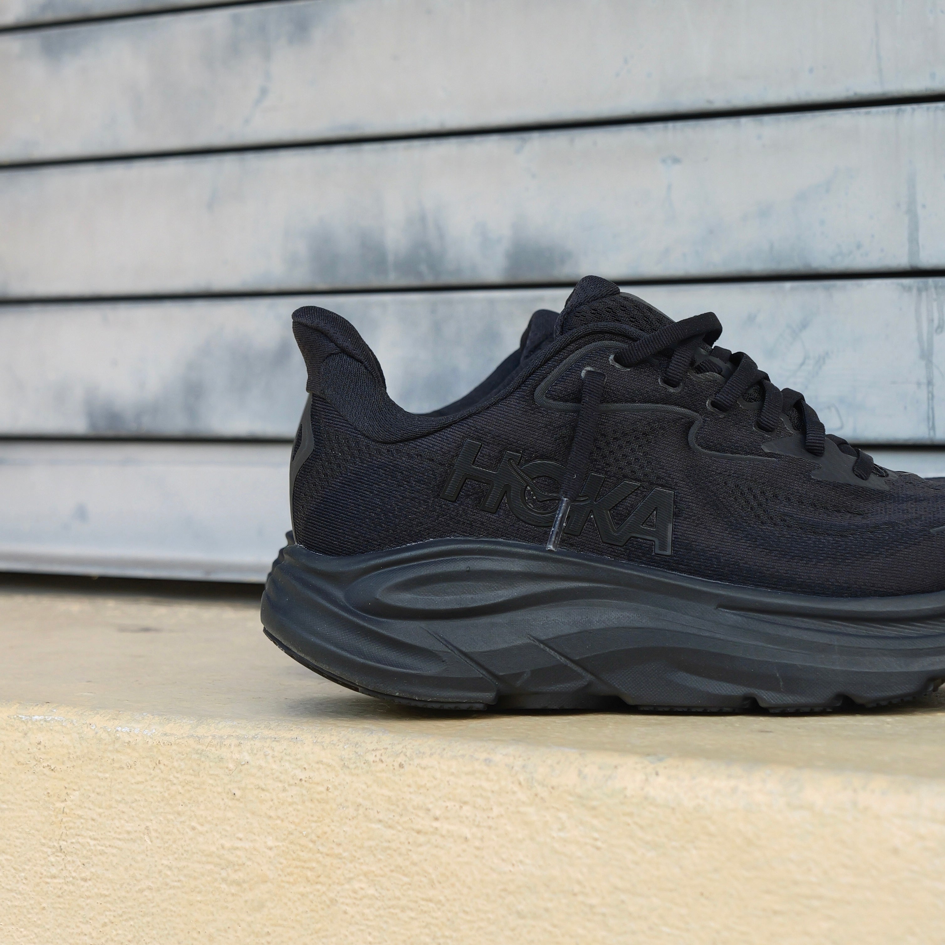 Mens HOKA Clifton 10 (Black/Black)