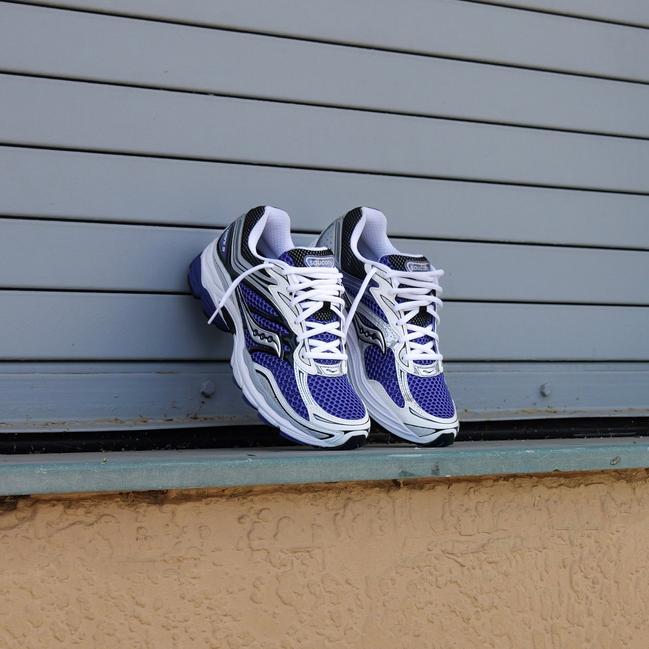 Mens Saucony ProGrid Omni 9 (Skipper Blue)
