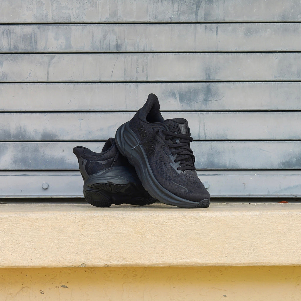 Mens HOKA Clifton 10 (Black/Black)