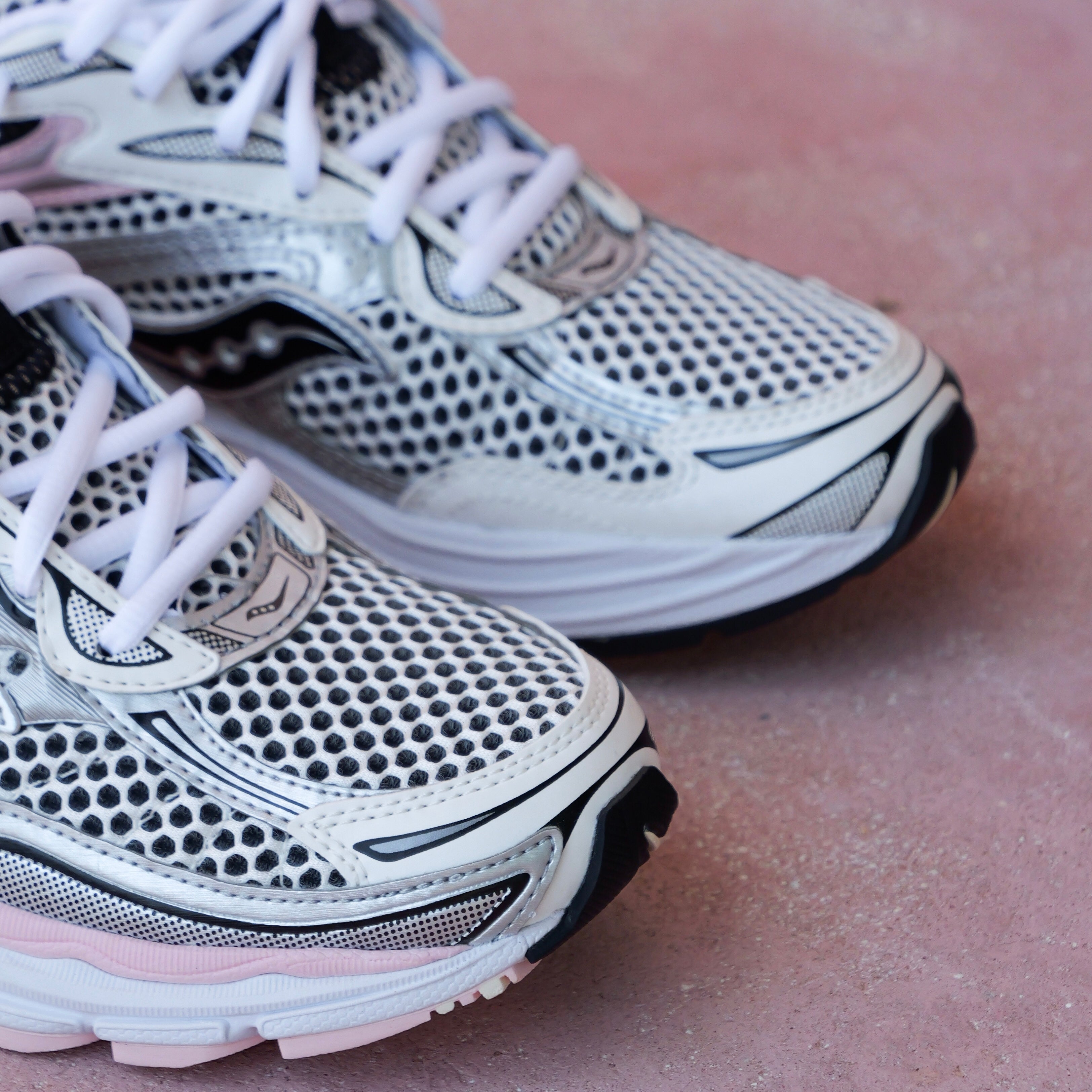 Mens Saucony ProGrid Omni 9 (Silver/Pink)
