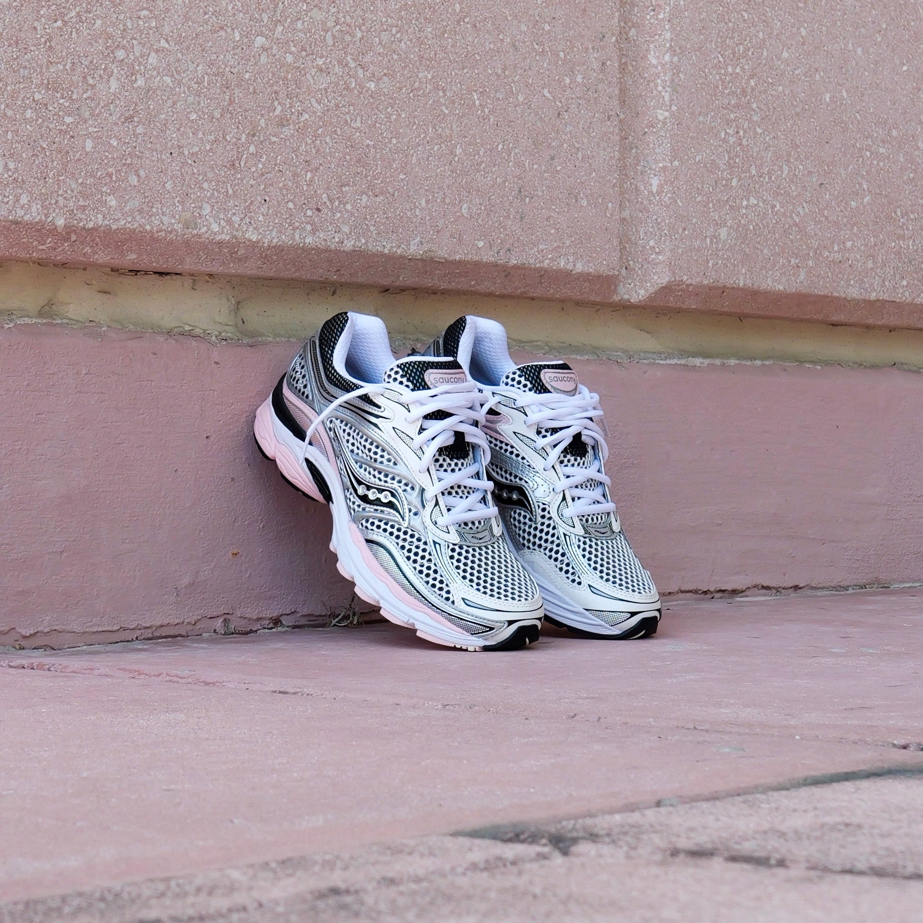 Mens Saucony ProGrid Omni 9 (Silver/Pink)