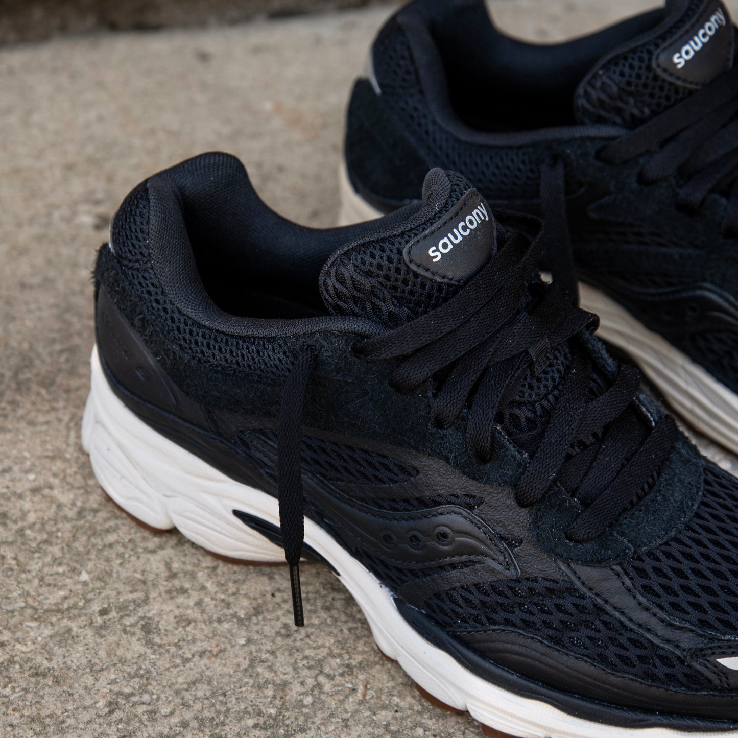 Mens Saucony ProGrid Omni 9 (Crafted Black)