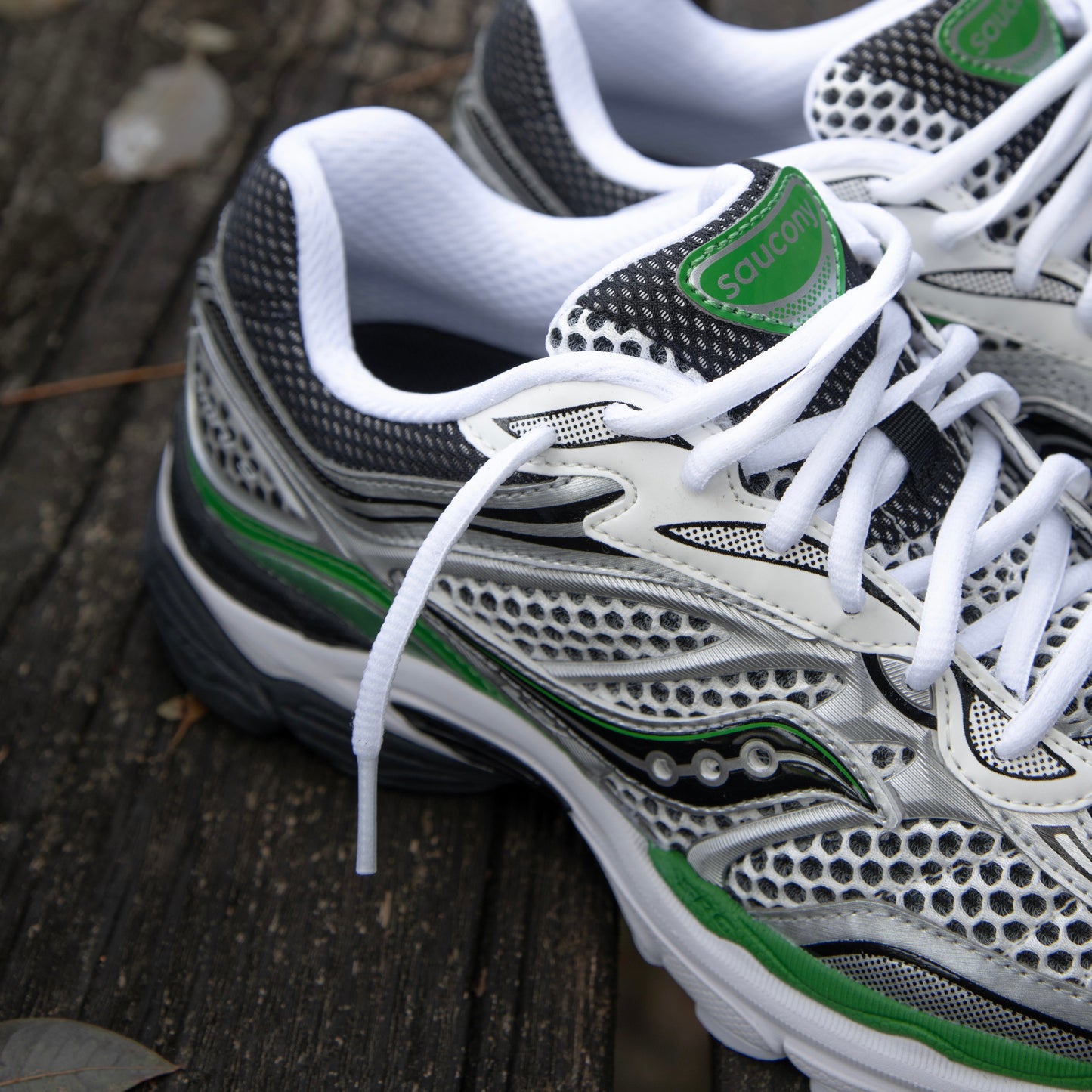 Mens Saucony ProGrid Omni 9 (Silver/Green)