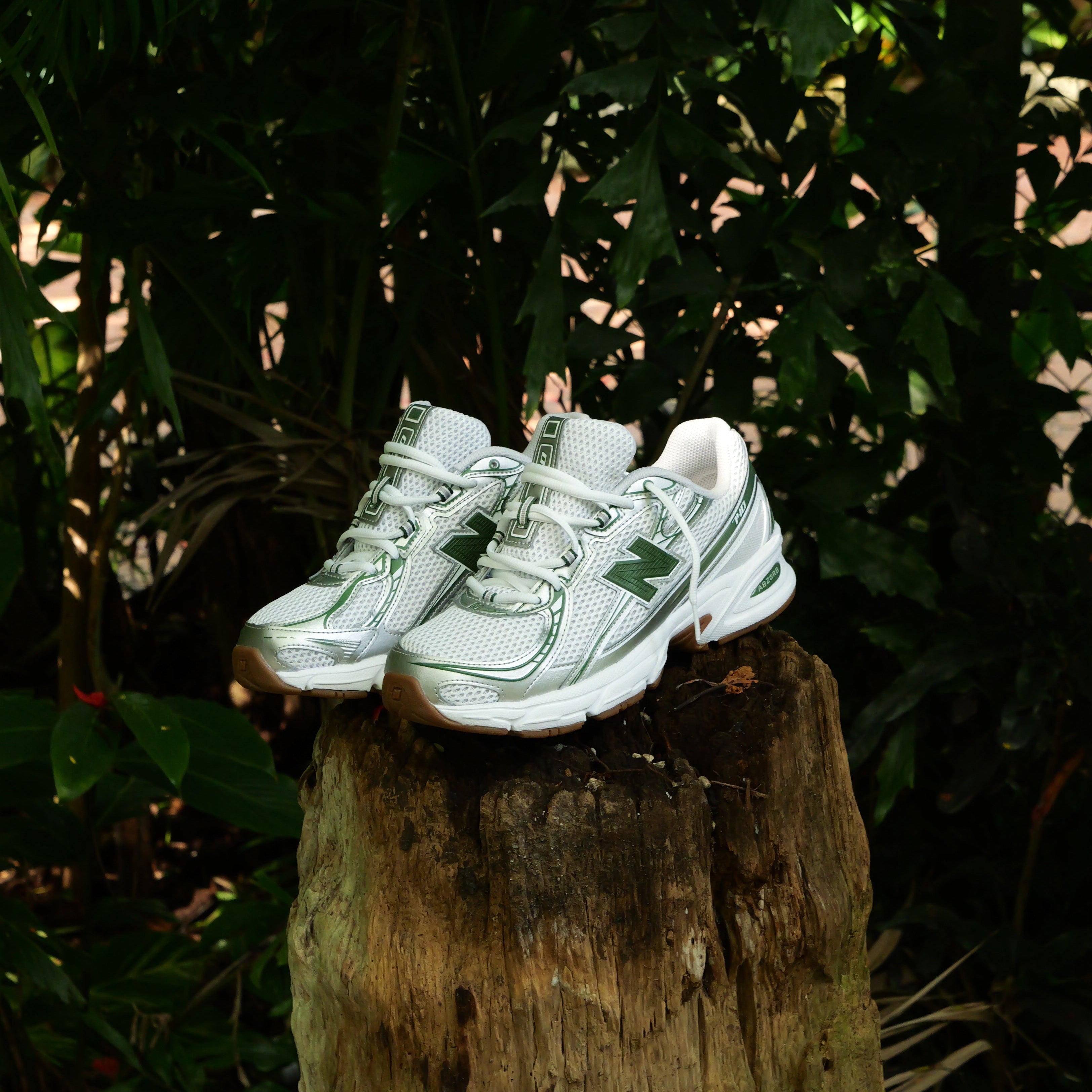 Mens New Balance U740SF2 (Metallic Silver/Green)