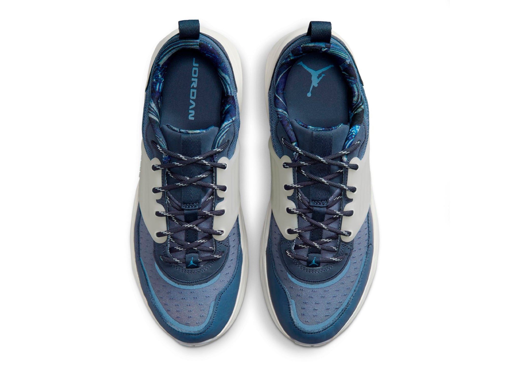 Jordan Trunner O/S in Diffused Blue / Pale Ivory