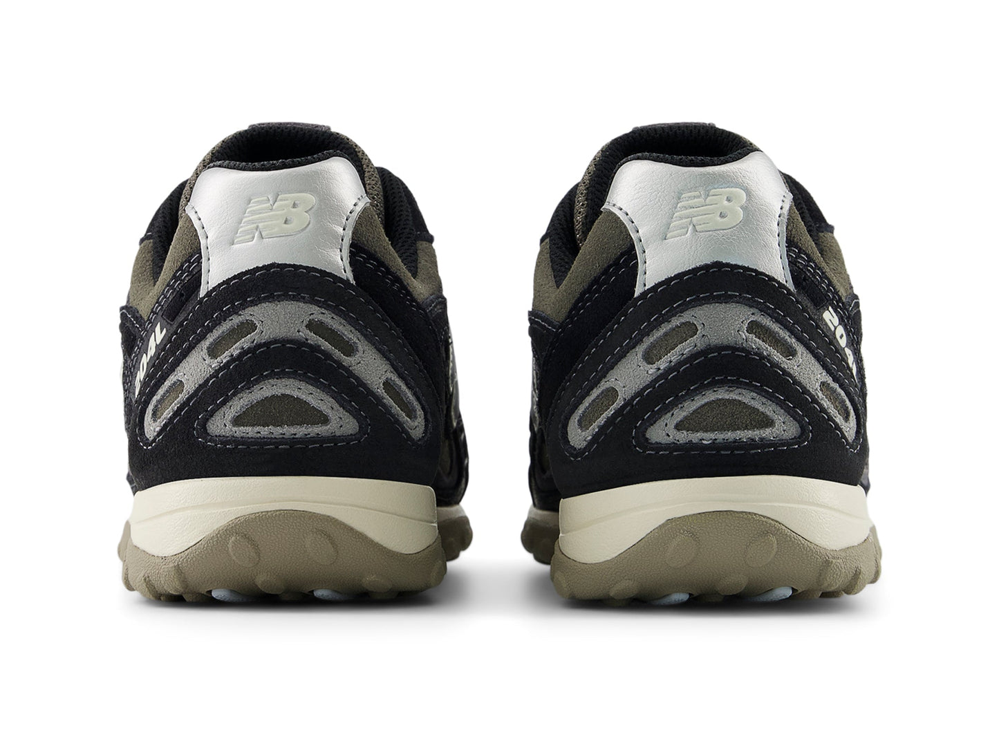 New Balance 204L U204L5WZ in Black / Magnet