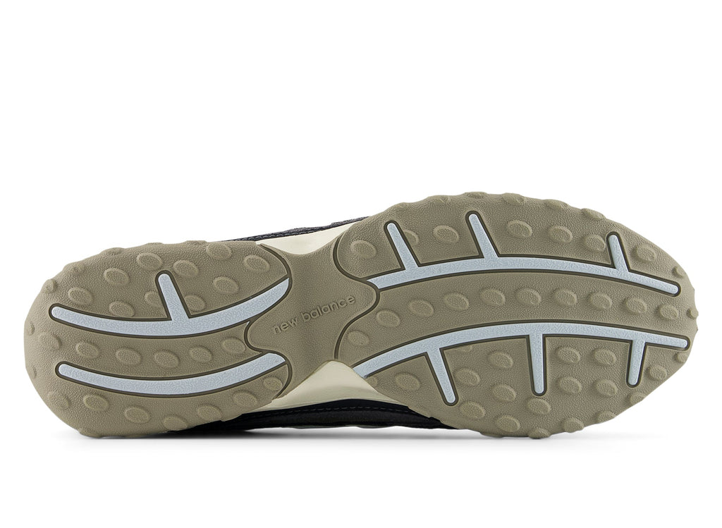New Balance 204L U204L5WZ in Black / Magnet